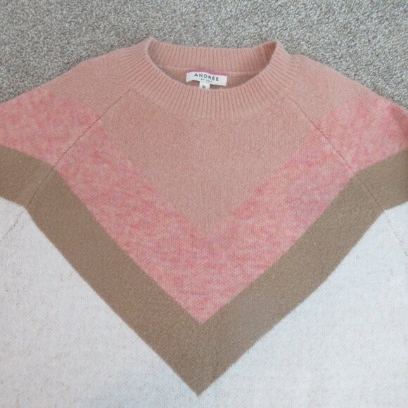 Pink and White‎ Sweater - Picture 4 of 10
